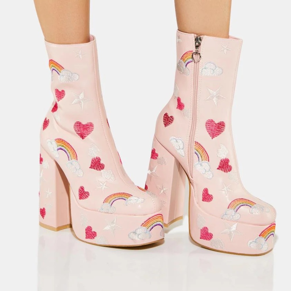 Chic Pink Platform Boots with Embroidered Hearts and Rainbows